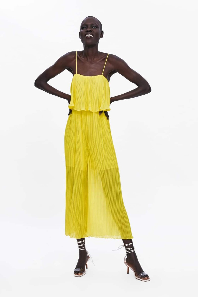 Zara ολόσωμη φόρμα από τη νέα συλλογή κολεξίον της άνοιξης