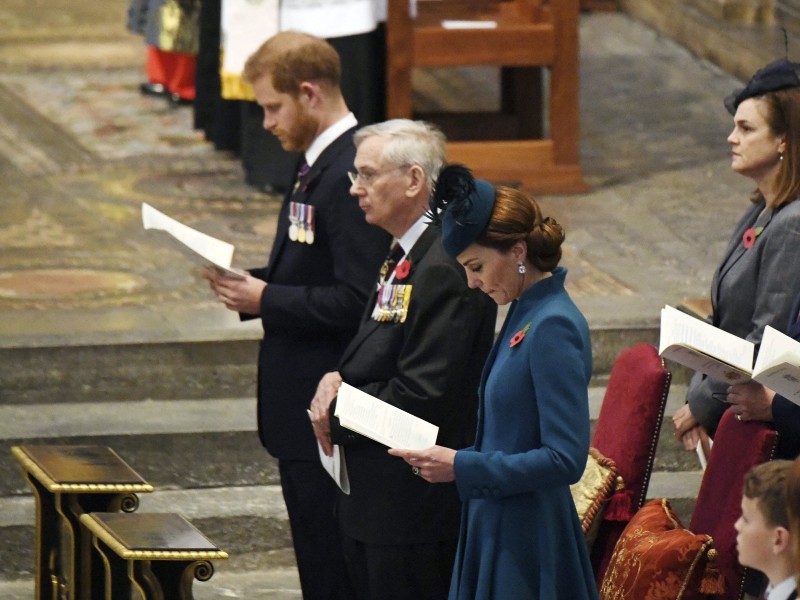 Ο πρίγκιπας Χάρι και η Κέιτ Μίντλετον σε τελετή μνήμης για την Anzac Day