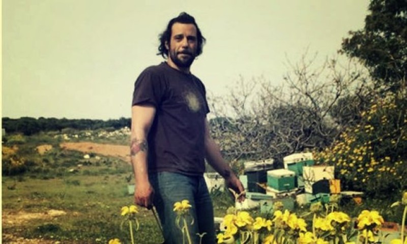  Ο πασίγνωστος Έλληνας ηθοποιός που παράτησε τα πάντα και έγινε μελισσοκόμος!