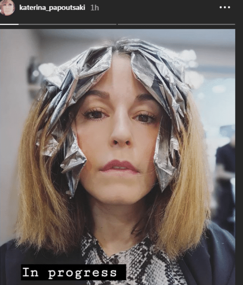 Η ηθοποιός Κατερίνα Παπουτσάκη μας δείχνει την αλλαγή στα μαλλιά της