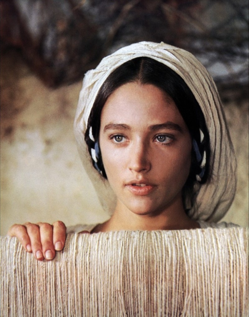Η Ολίβια Χάσεϊ σε σκηνή από την ταινία «Ο Ιησούς από τη Ναζαρέτ»