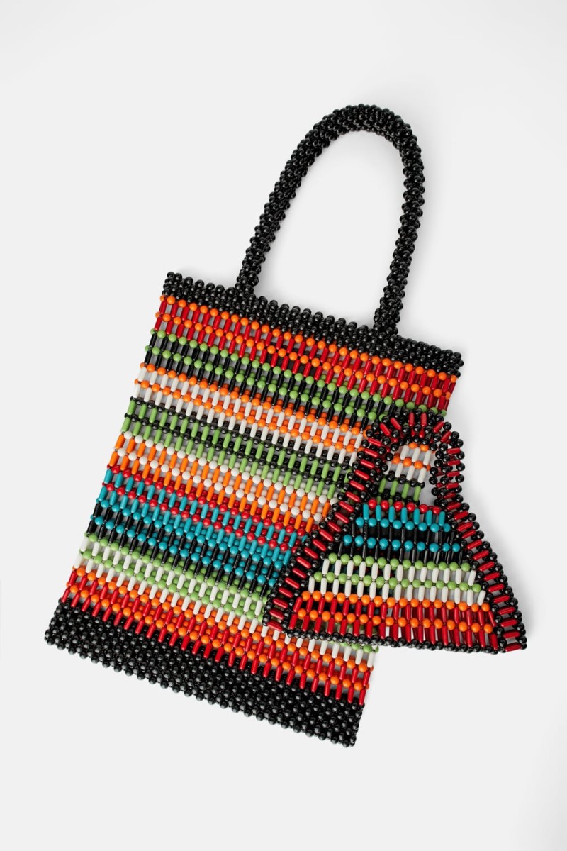 Zara: Η τσάντα shopper σε προκαλεί να την κρατήσεις στα καταστήματα