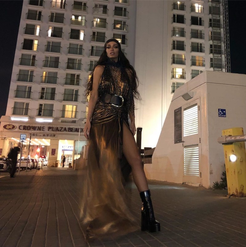 Eλένη Φουρέιρα: Τρέλανε την Eurovision στην τελετή έναρξης με σούπερ σ3ξι φόρεμα!