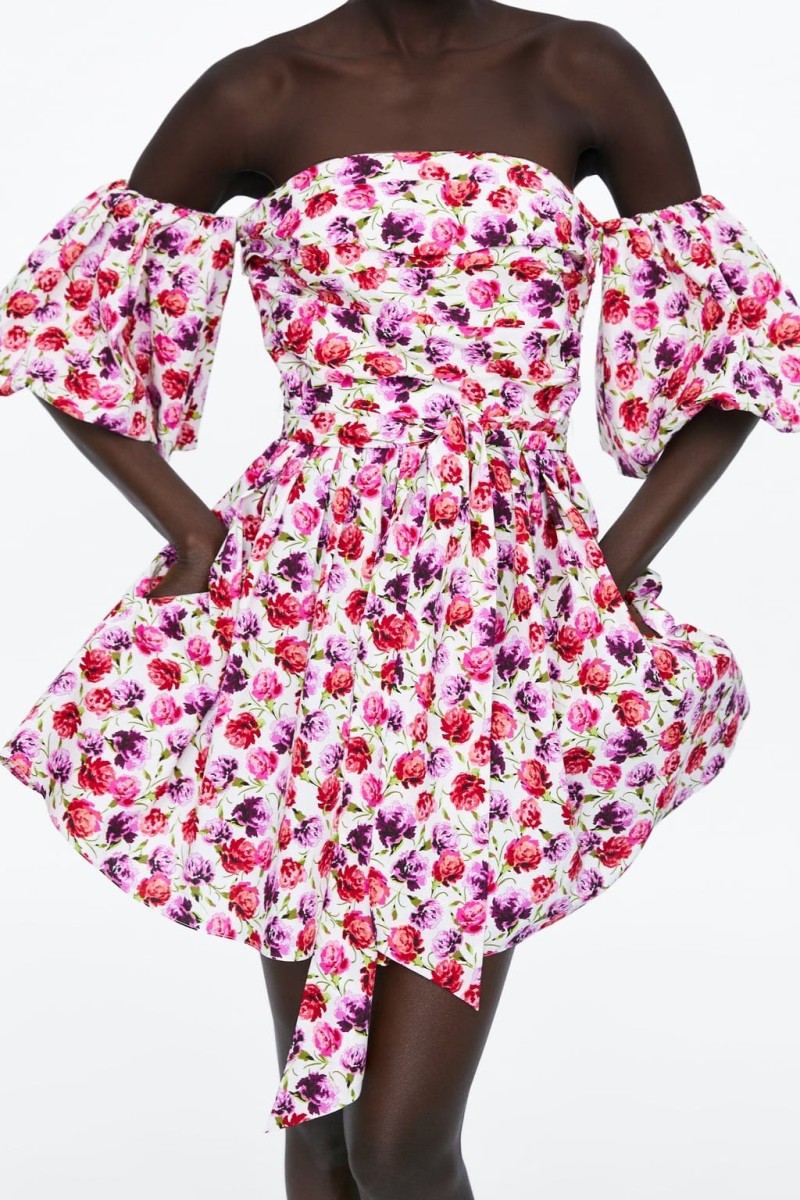 Zara: Εμπνευστείτε με το πιο girly εμπριμέ φόρεμα της νέας συλλογής!