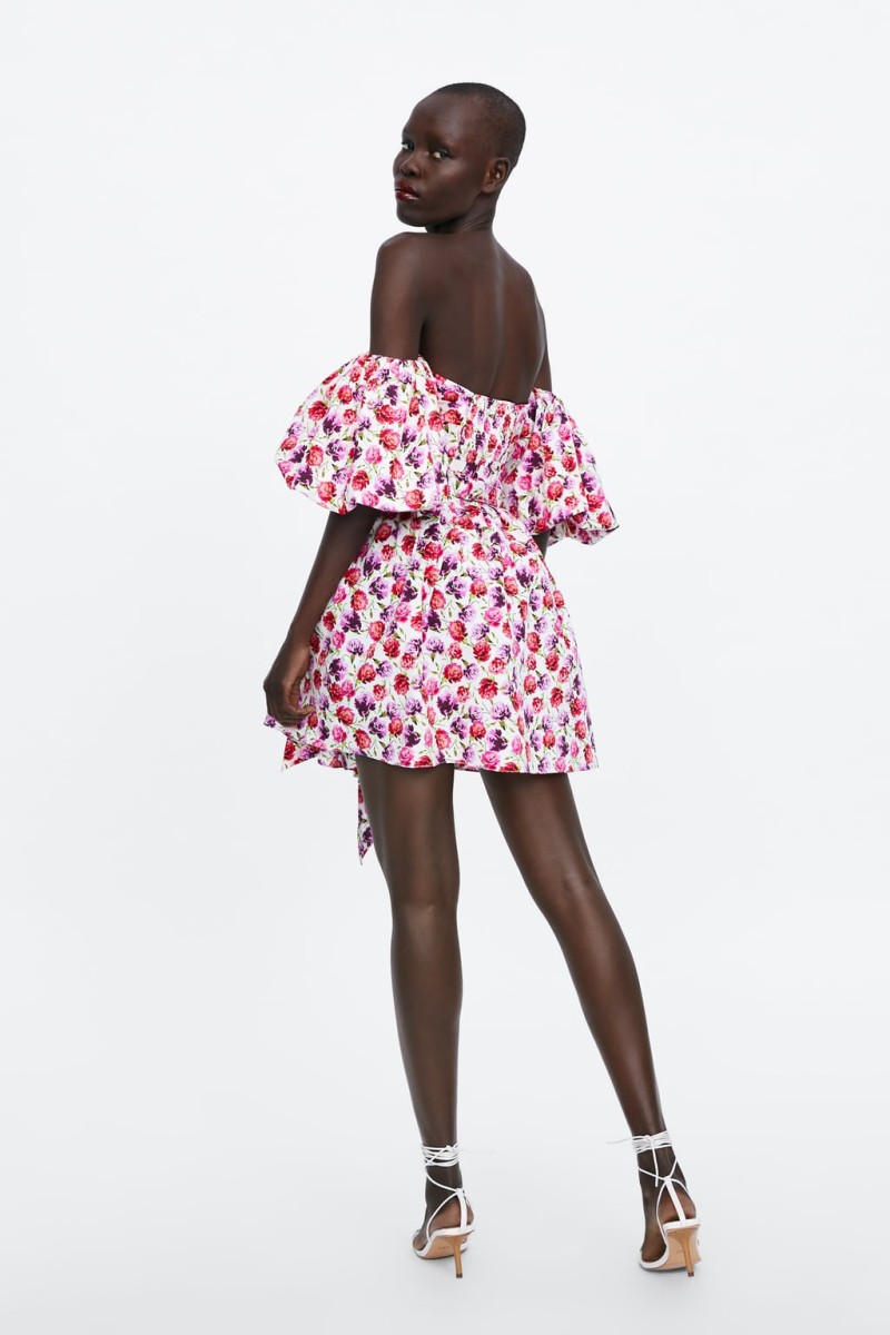 Zara: Εμπνευστείτε με το πιο girly εμπριμέ φόρεμα της νέας συλλογής!