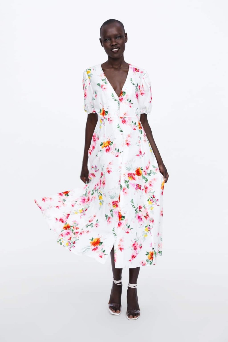 Το Zara floral φόρεμα από τη νέα συλλογή δεν θα θες να το αποχωριστείς αυτό το Σαββατοκύριακο!