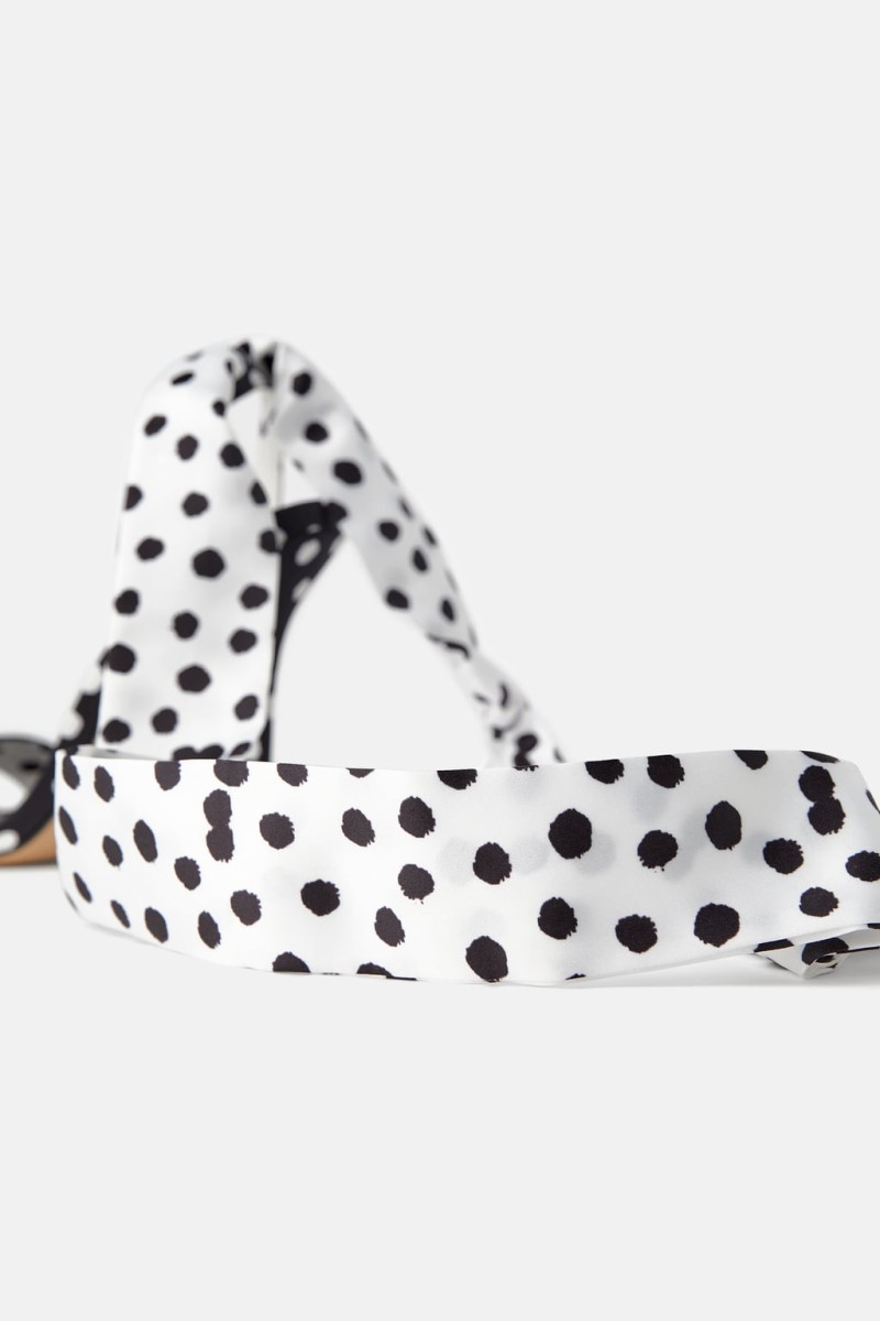 Zara: Το απόλυτο πουά ή αλλιώς polka dot πέδιλο στα καταστήματα