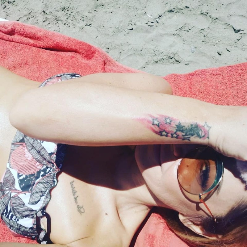 Μελίνα Ασλανίδου: Δείτε την με μαγιό! Φρέσκια φωτογραφία από την παραλία!