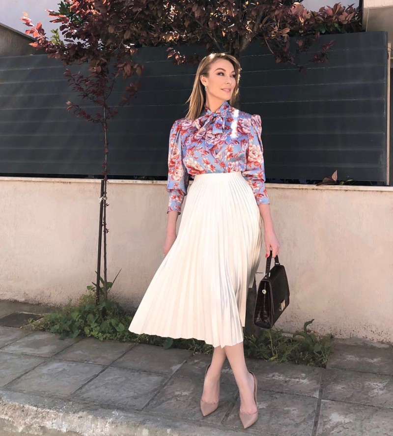 Άνοιξη 2019: Αυτή είναι η top τάση στις φούστες! Την φόρεσε η Τατιάνα Στεφανίδου...