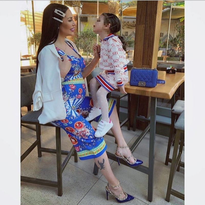 Ζέτα Θεοδωροπούλου: Μας δείχνει την φουσκωμένη κοιλίτσα και την κούκλα κόρη της!