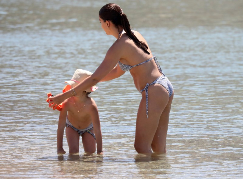 Σταματίνα Τσιμτσιλή: Στην παραλία με την κόρη της!