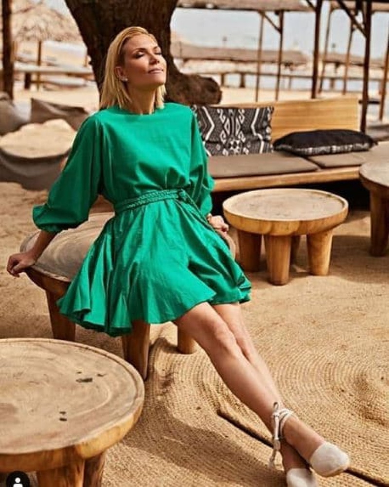 Βίκυ Καγιά: Προκάλεσε 'ατυχήματα' με αυτό πράσινο φόρεμα! Η απόχρωση που θα φορέσεις φέτος!
