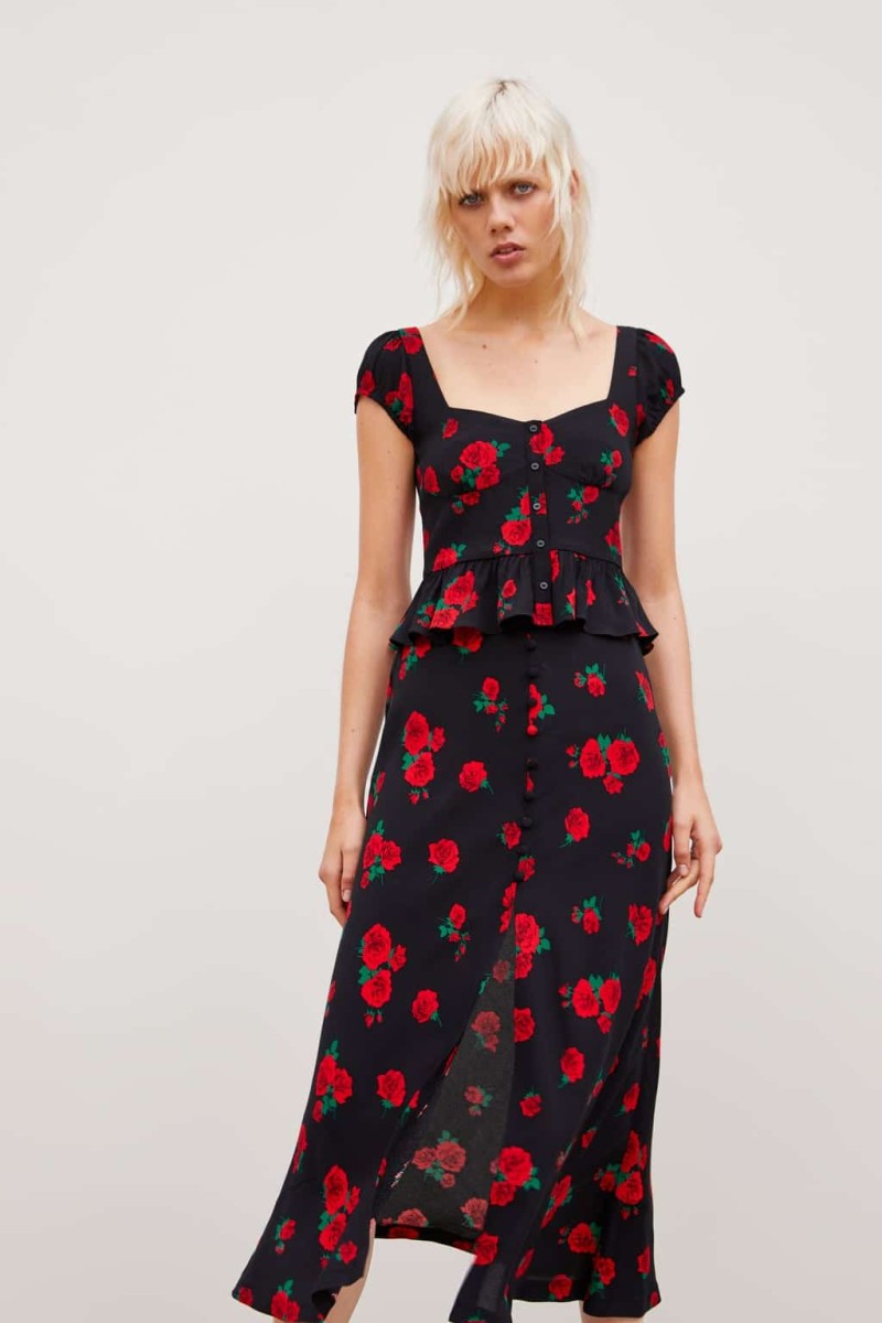 Zara: Η μαύρη φούστα με τα τριαντάφυλλα που έχει προκαλέσει σάλο στα κατάστηματα!