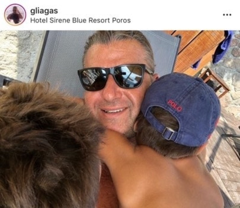 Γιώργος Λιάγκας: Η τρυφερή αγκαλιά στην παραλία!