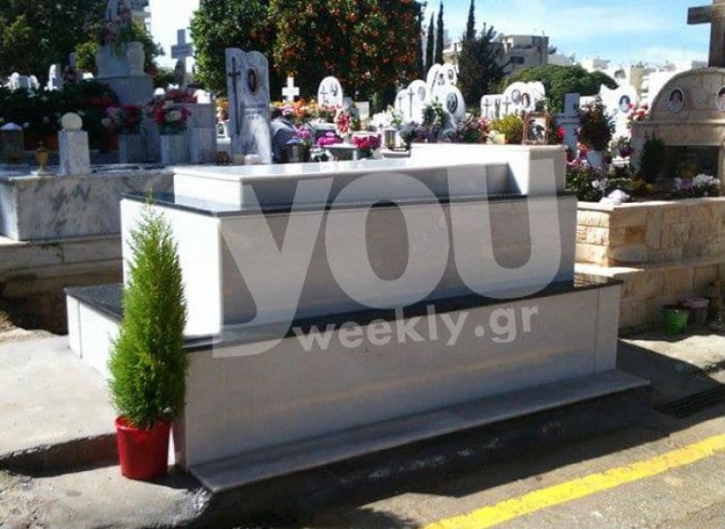 Παντελής Παντελίδης: Έτσι είναι σήμερα ο τάφος του τραγουδιστή!
