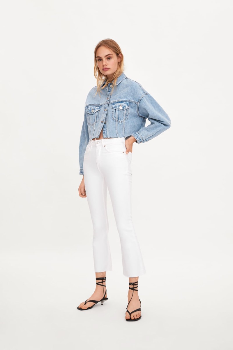 Zara: Το λευκό τζιν παντελόνι των 20 ευρώ που θα φοράς όλο το καλοκαίρι!