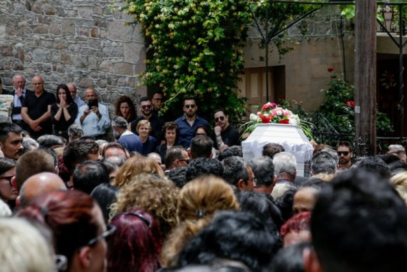 Οι φωτογραφίες από την κηδεία του Πάνου Ζάρλα