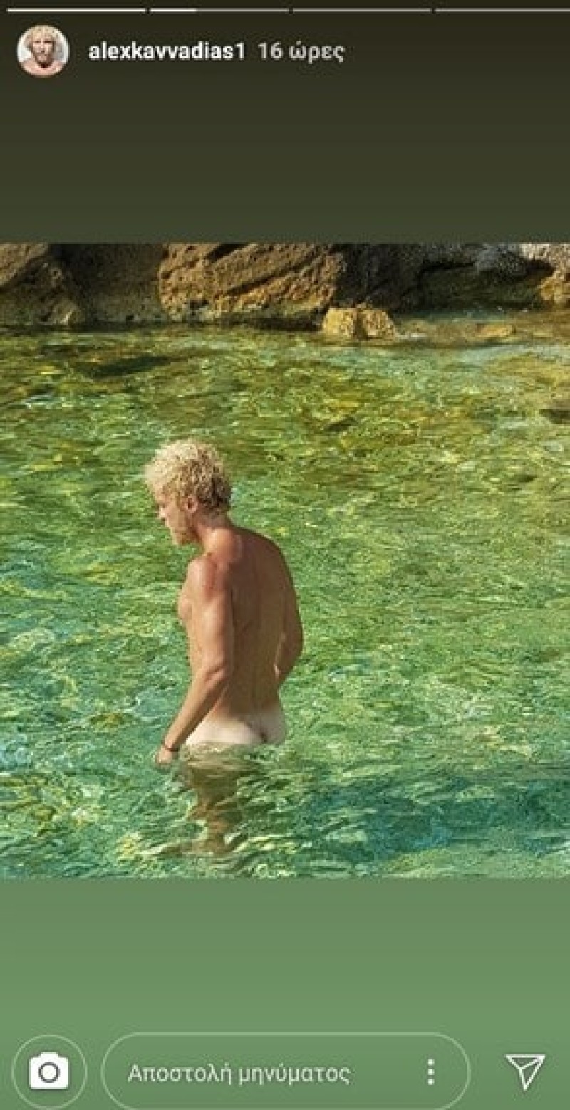 Έλληνας τραγουδιστής πήγε γυμνός για μπάνιο! Οι φωτογραφίες που σοκάρουν!