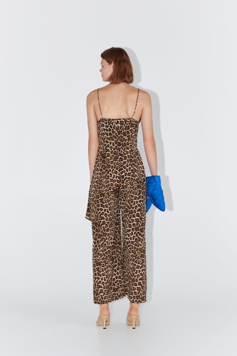 Zara: Η ολόσωμη animal print φόρμα που θα καταπλήξει τα πλήθη! Τρέξε να προλάβεις!