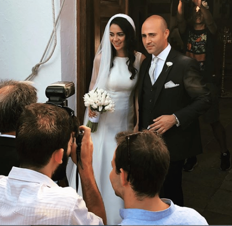 Κωνσταντίνος Μπογδάνος: Οι πρώτες φωτογραφίες από τον γάμο του με την Έλενα Καρβέλα!