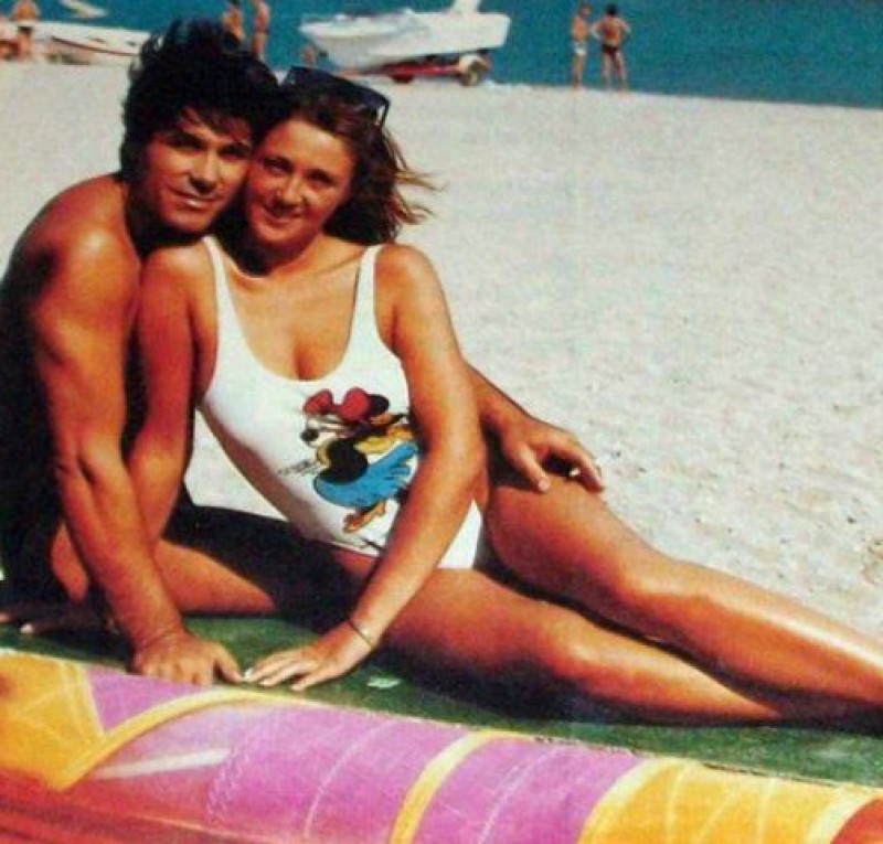 Ρούλα Κορομηλά: Τα πιασίματα στην παραλία με πασίγνωστο ηθοποιό! Φωτογραφία ντοκουμέντο!