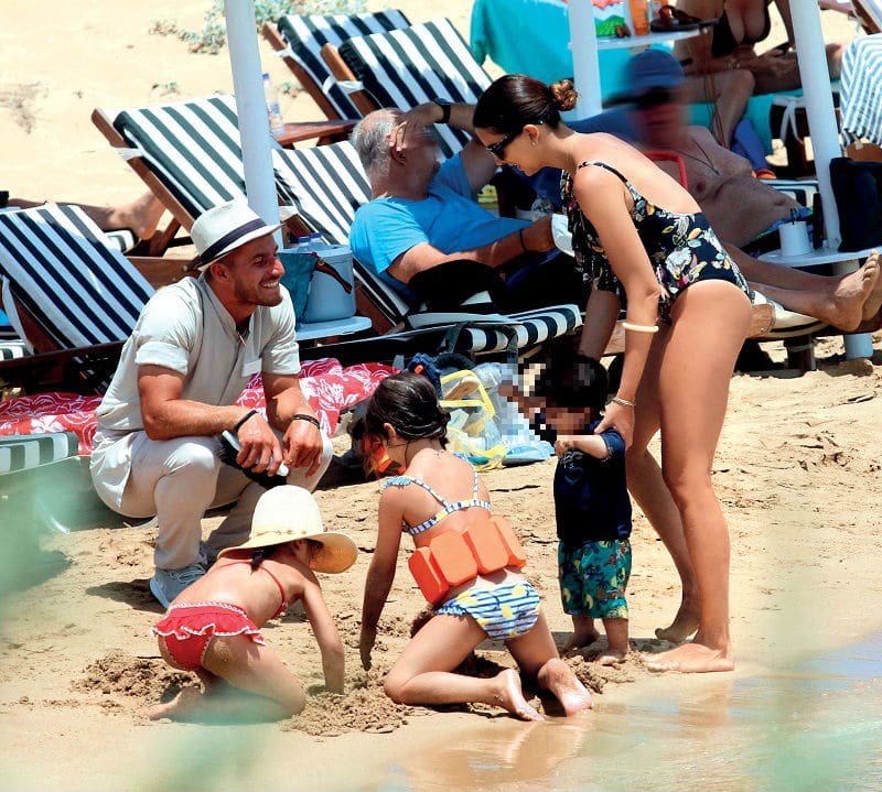 Σταματίνα Τσιμτσιλή: Μόνη στην παραλία με τα παιδιά! Τα πρώτα βήματα και δόντια του γιου της!