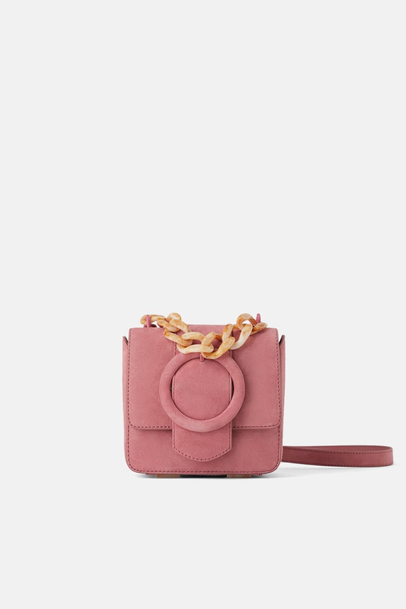 Zara: Έχουν εθιστεί όλες με αυτή την δερμάτινη ροζ τσάντα! Θα την αγοράσεις εσύ;