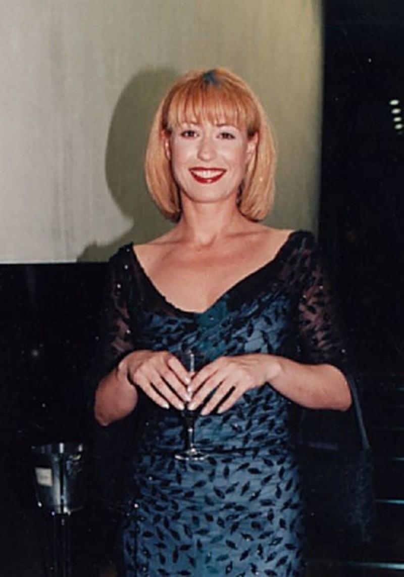 Μαρία Μπακοδήμου: Με πορτοκαλί μαλλιά και μπλε λεοπάρ φόρεμα! Η «συλλεκτική» εμφάνιση που θέλει να κάψει!