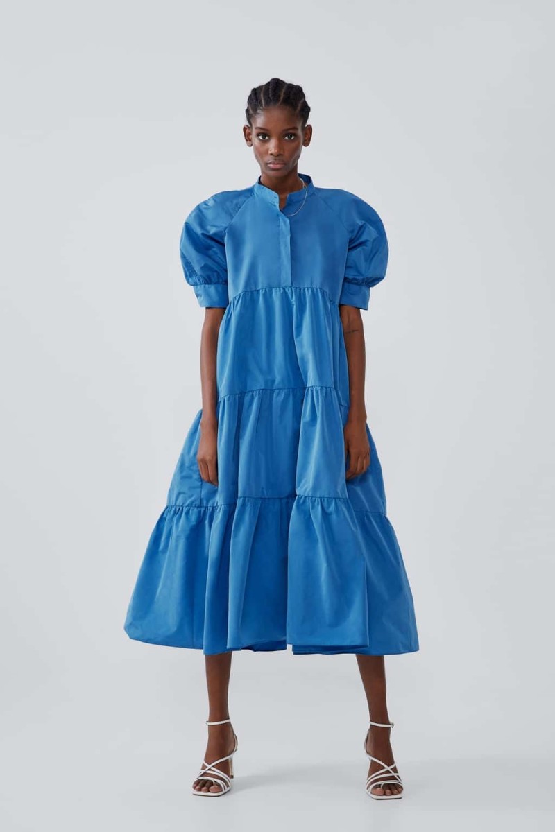 Zara - μόνο για τολμηρές: Το ανοιχτό μπλε φόρεμα από τη νέα συλλογή του χειμώνα που θαυμάζουν όλοι!