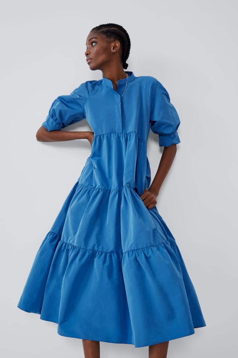 Zara - μόνο για τολμηρές: Το ανοιχτό μπλε φόρεμα από τη νέα συλλογή του χειμώνα που θαυμάζουν όλοι!
