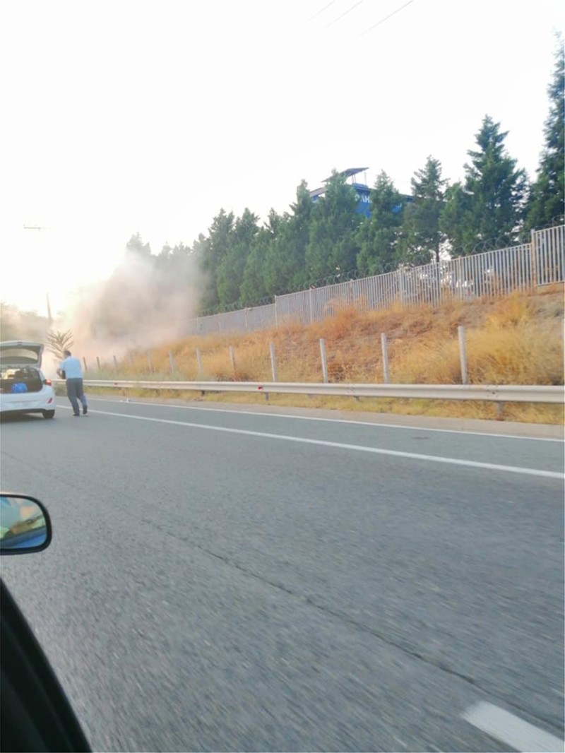 Αυτοκίνητο πήρε φωτιά στην Αθηνών - Λαμίας