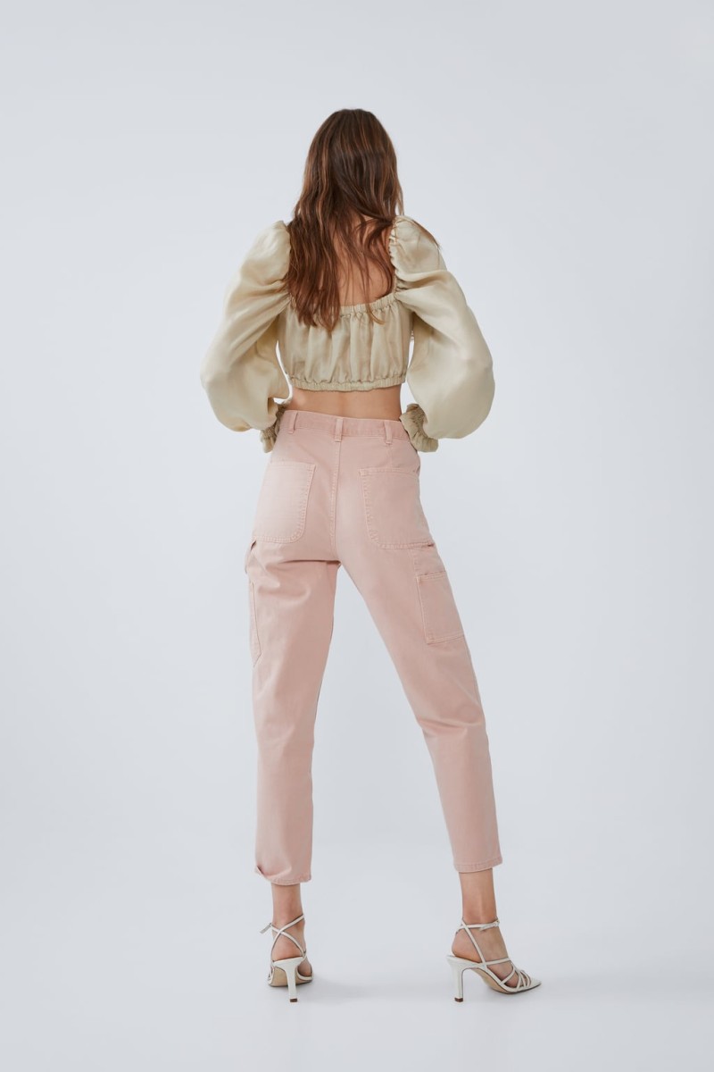 Zara - πανικός: Ουρές στα καταστήματα γι αυτό το ροζ τζιν από τη νέα συλλογή! 