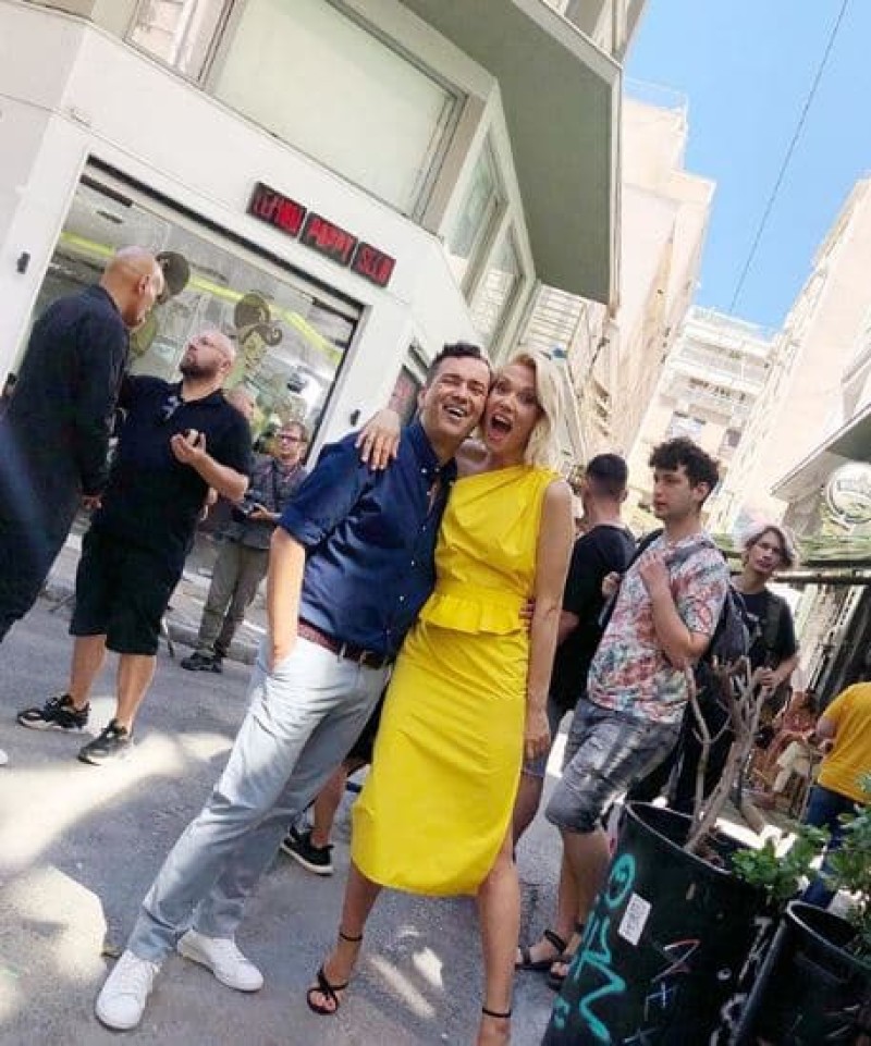 Βίκυ Καγιά: Έδωσε πάνω από 200 ευρώ για αυτό το κίτρινο φόρεμα! Εσείς θα το φορούσατε;