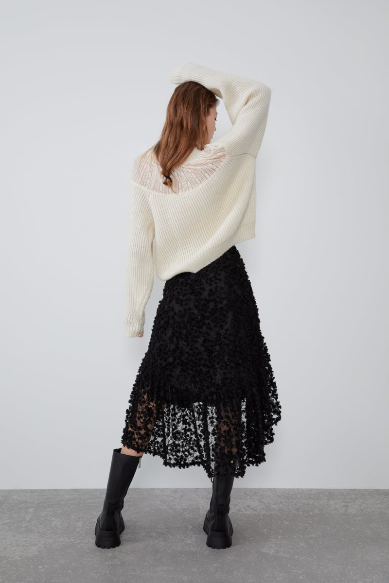 Zara - νέα συλλογή: Αυτή είναι η μοναδική φούστα που θα βάλεις όταν κάνει κρύο! Βγαίνει μόνο σε μαύρο...