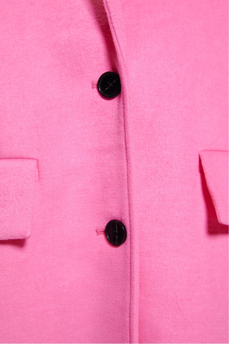 Zara - νέα συλλογή: Αυτό είναι το παλτό που βγαίνει μόνο σε ροζ χρώμα κι έχει 