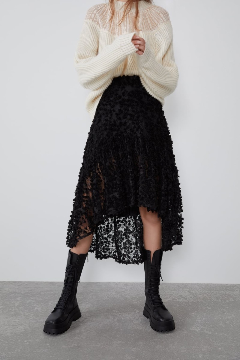 Zara - νέα συλλογή: Αυτή είναι η μοναδική φούστα που θα βάλεις όταν κάνει κρύο! Βγαίνει μόνο σε μαύρο...