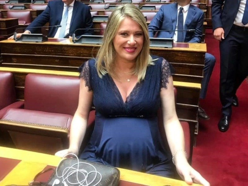 Ελληνίδα βουλευτής έγινε μαμά