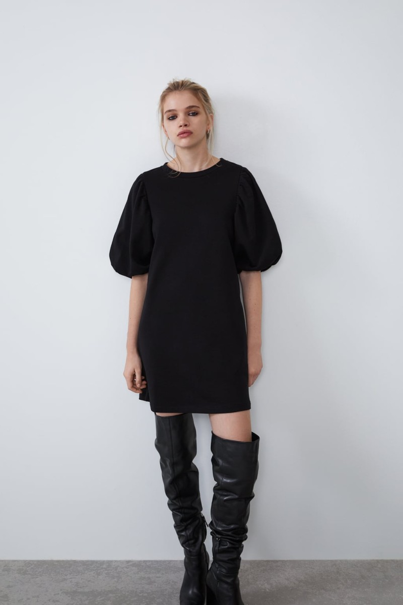 Zara: Σάλος με το συγκεκριμένο μαύρο φόρεμα! Έχει φουσκωτά μανίκια και θα το έχεις με λιγότερο από 18 ευρώ