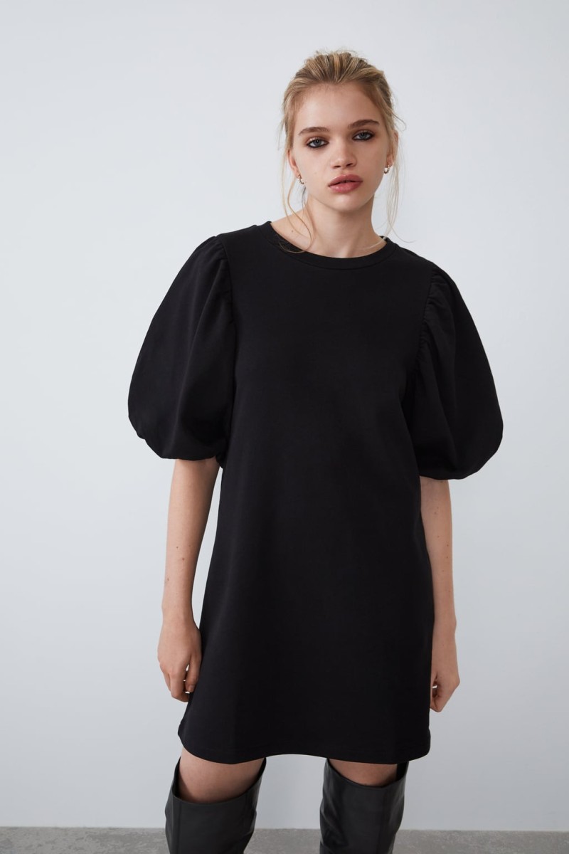 Zara: Σάλος με το συγκεκριμένο μαύρο φόρεμα! Έχει φουσκωτά μανίκια και θα το έχεις με λιγότερο από 18 ευρώ