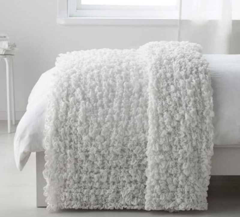 ΙΚΕΑ: Αυτή η λευκή κουβέρτα ξεπουλάει σαν τρελή! Κοστίζει μόνο 10 ευρώ...
