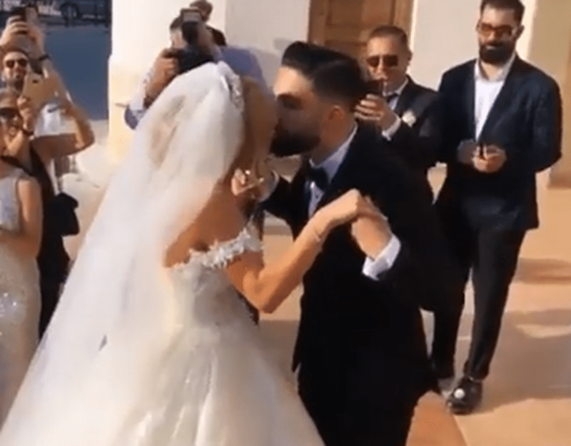 Γάμος αγαπημένου ζευγαριού της ελληνικής showbiz! Το λαμπερό νυφικό «μάγεψε» τους πάντες!