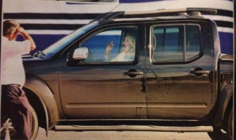 Ελένη Μενεγάκη: Δεν έχει μόνο ένα αμάξι αλλά δύο! Θα 'ζαλιστείτε' με τις φωτογραφίες...