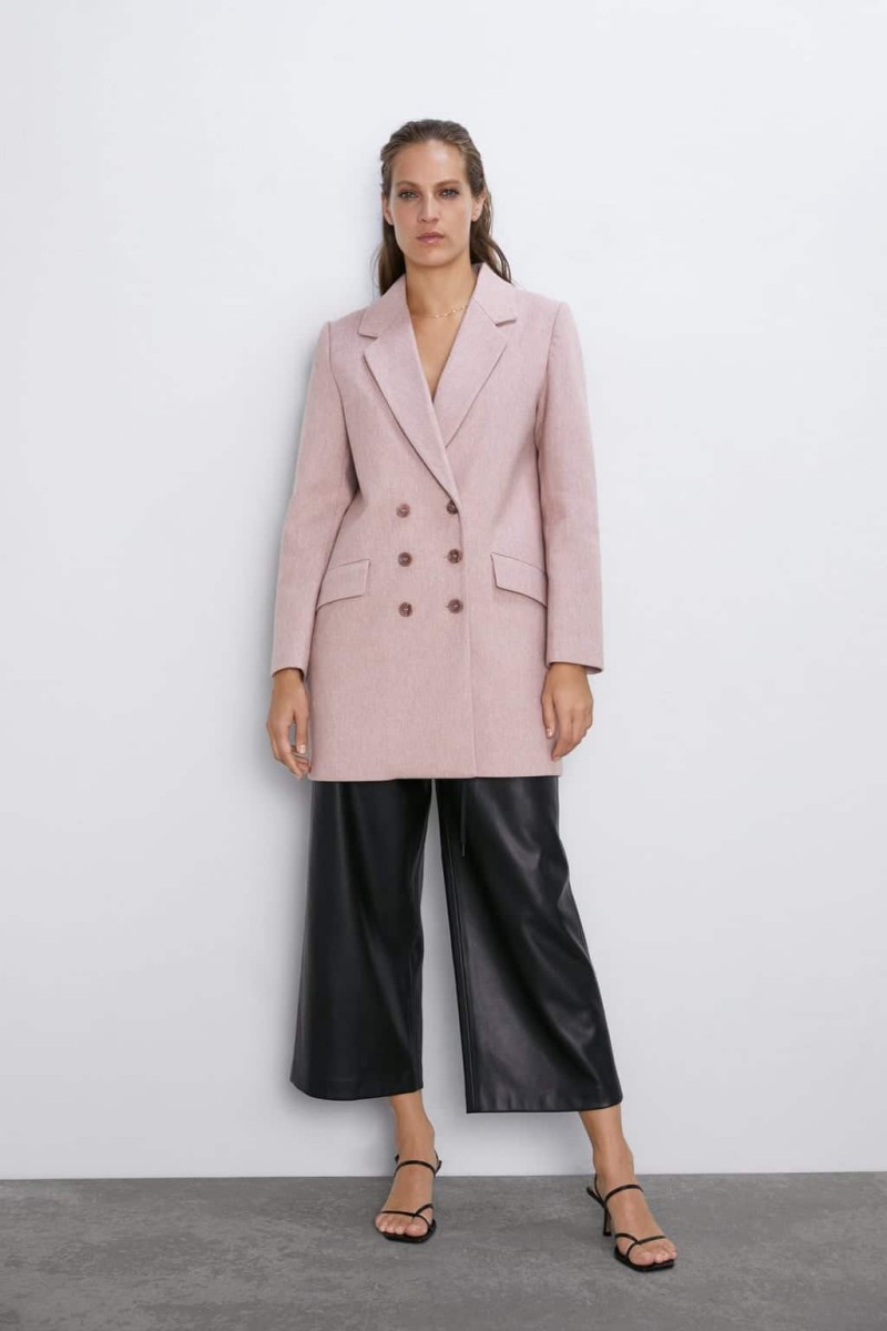 Zara: Θα ερωτευτείτε όλες αυτό το παλτό από τη νέα συλλογή! Έχει το τέλειο χρώμα για τον χειμώνα!