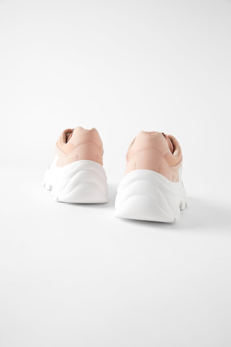 Zara: Αυτά είναι τα παπούτσια που από 40 ευρώ τώρα θα τα πάρεις 26! Βγαίνουν μόνο σε ροζ χρώμα...