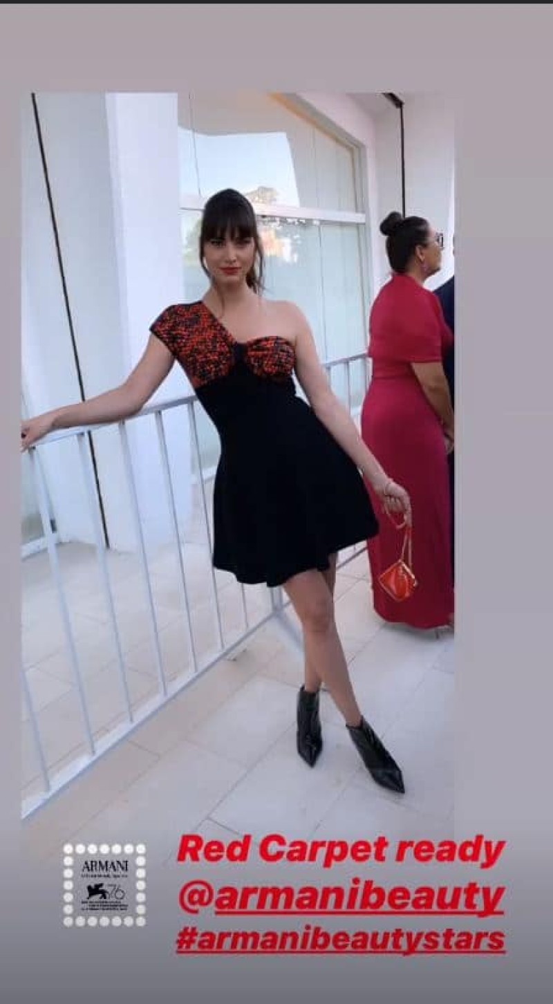Ηλιάνα Παπαγεωργίου: Πήγε στο Φεστιβάλ Βενετίας και όλοι κοιτούσαν το φόρεμά της! Hot or not;