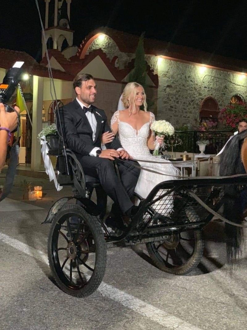 Γάμος βόμβα! Έλληνας πολιτικός παντρεύτηκε την σωματοφύλακά του!