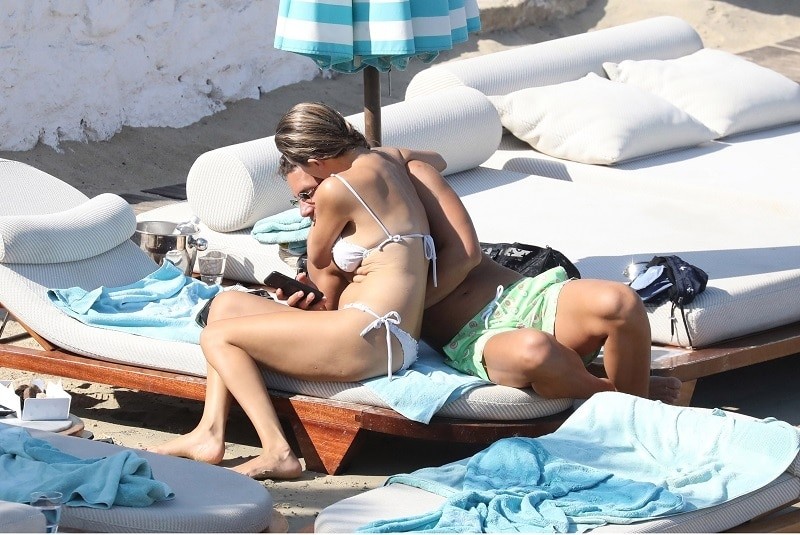 Χριστίνα Βακάκη: Τα φιλιά και οι αγκαλιές της κόρης του Mr Jumbo δημόσια! Αποκλειστικές φωτογραφίες....