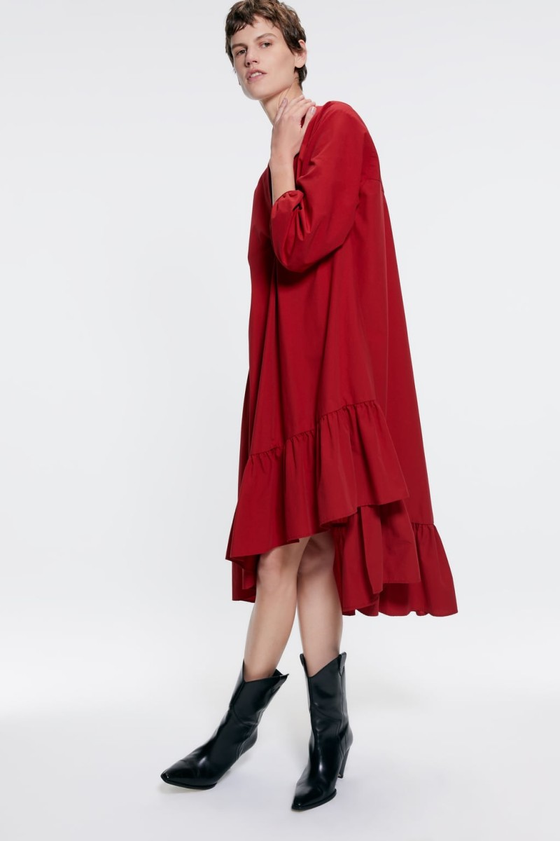 Zara - έρωτας: Αυτό το κόκκινο σκούρο φόρεμα της νέας συλλογής θα το φοράνε σίγουρα όλες!