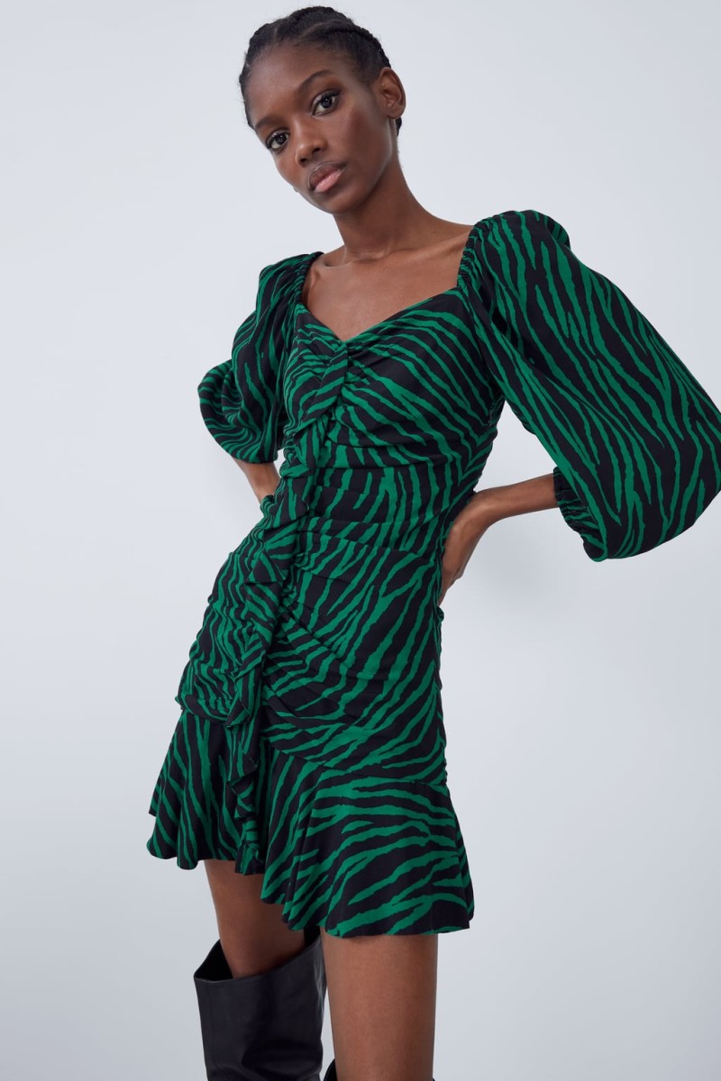 Zara - νέα: Το πράσινο φόρεμα που ξυπνάει και τα πιο άγρια ένστικτα το θέλουν όλες οι γυναίκες...