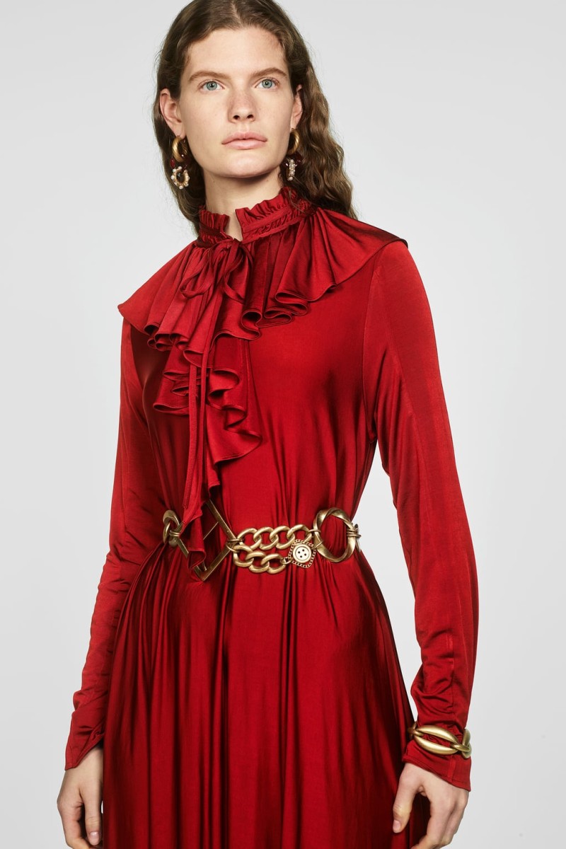Zara: Το φόρεμα της 'Χιονάτης' από τη νέα συλλογή θα το φορέσουν λίγες! Είναι κεραμιδί και θυμίζει παραμύθι...
